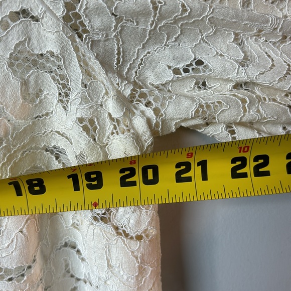 NWT H&M Lace Blouse with button wrist detail and mock neck size Large - Picture 5 of 6